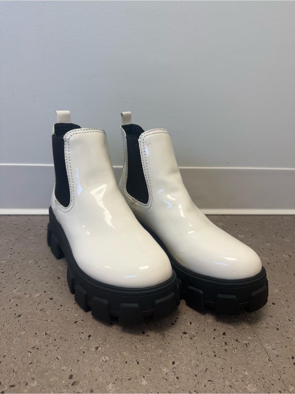 Circus By Sam Edelman Shoes | Darielle Lug Sole Chelsea Boots - Womens size 9